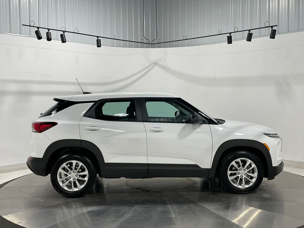 Used 2025 White Chevrolet LS image 10