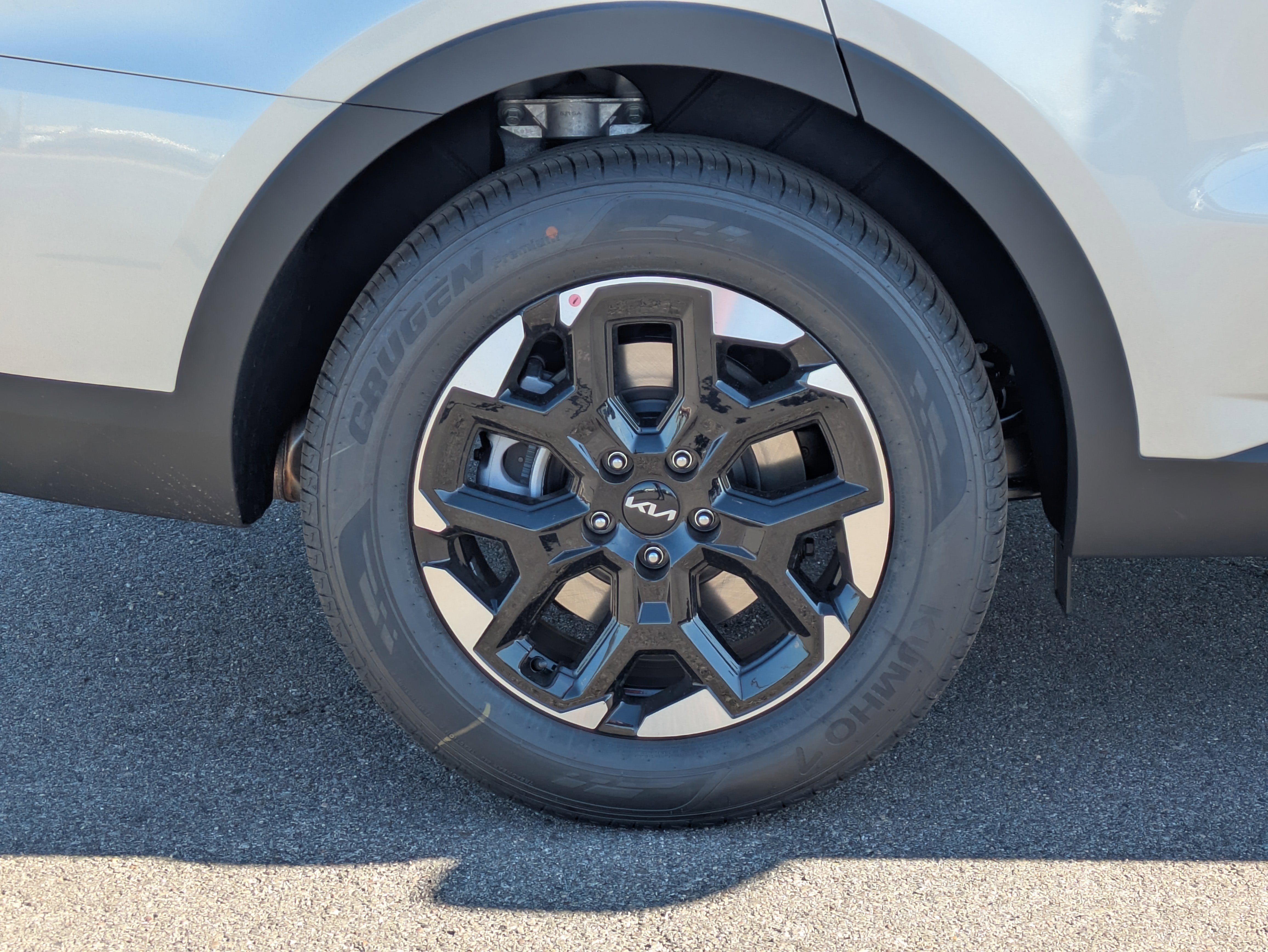 New 2026 Ivory Silver Kia S image 9
