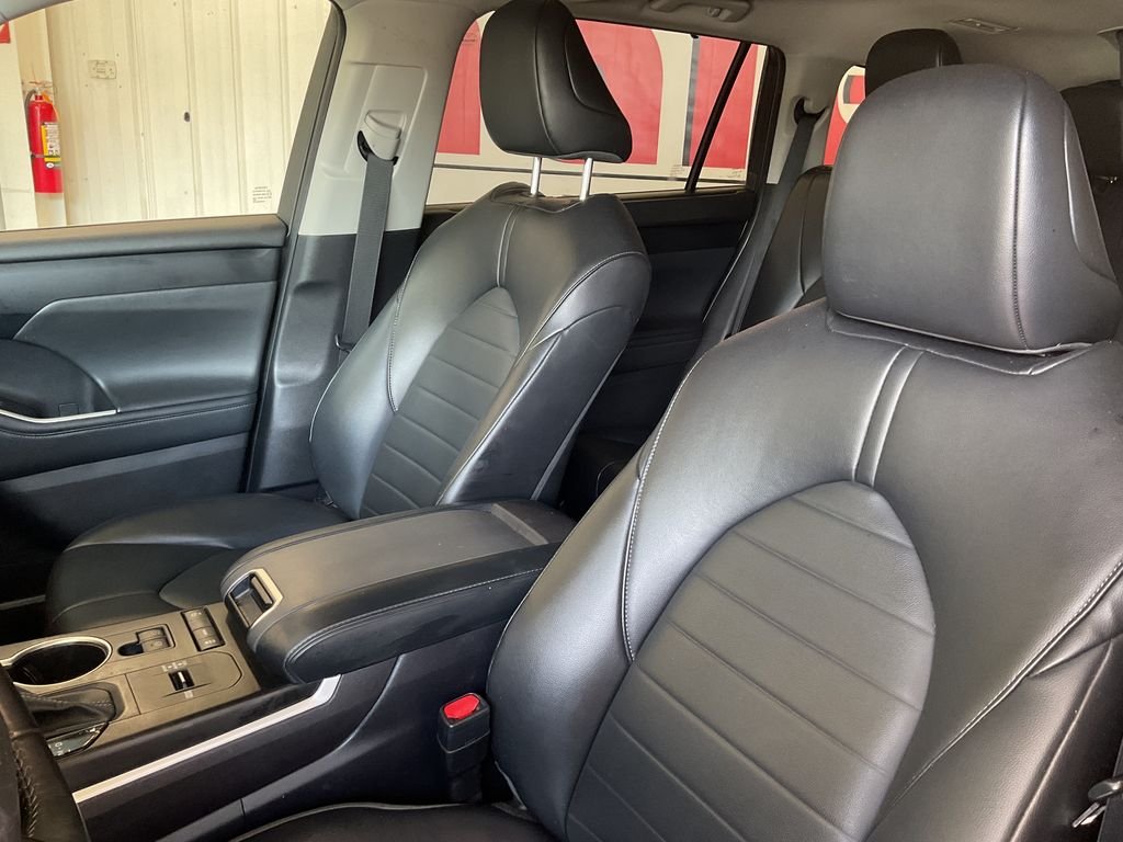 Used 2022 Gray Toyota XLE image 17