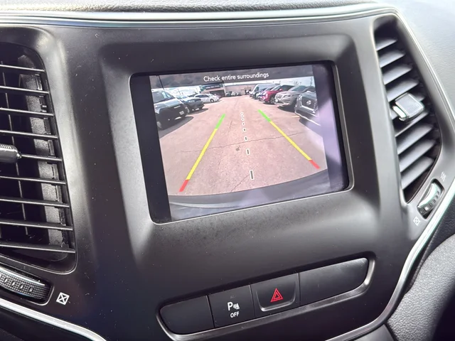 Used 2019 Gray Jeep Latitude Plus image 21