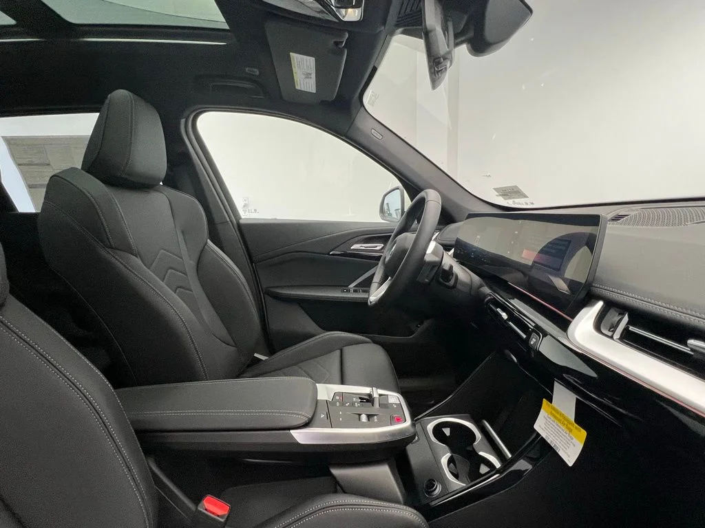 Used 2026 Alpine White BMW xDrive28i image 6