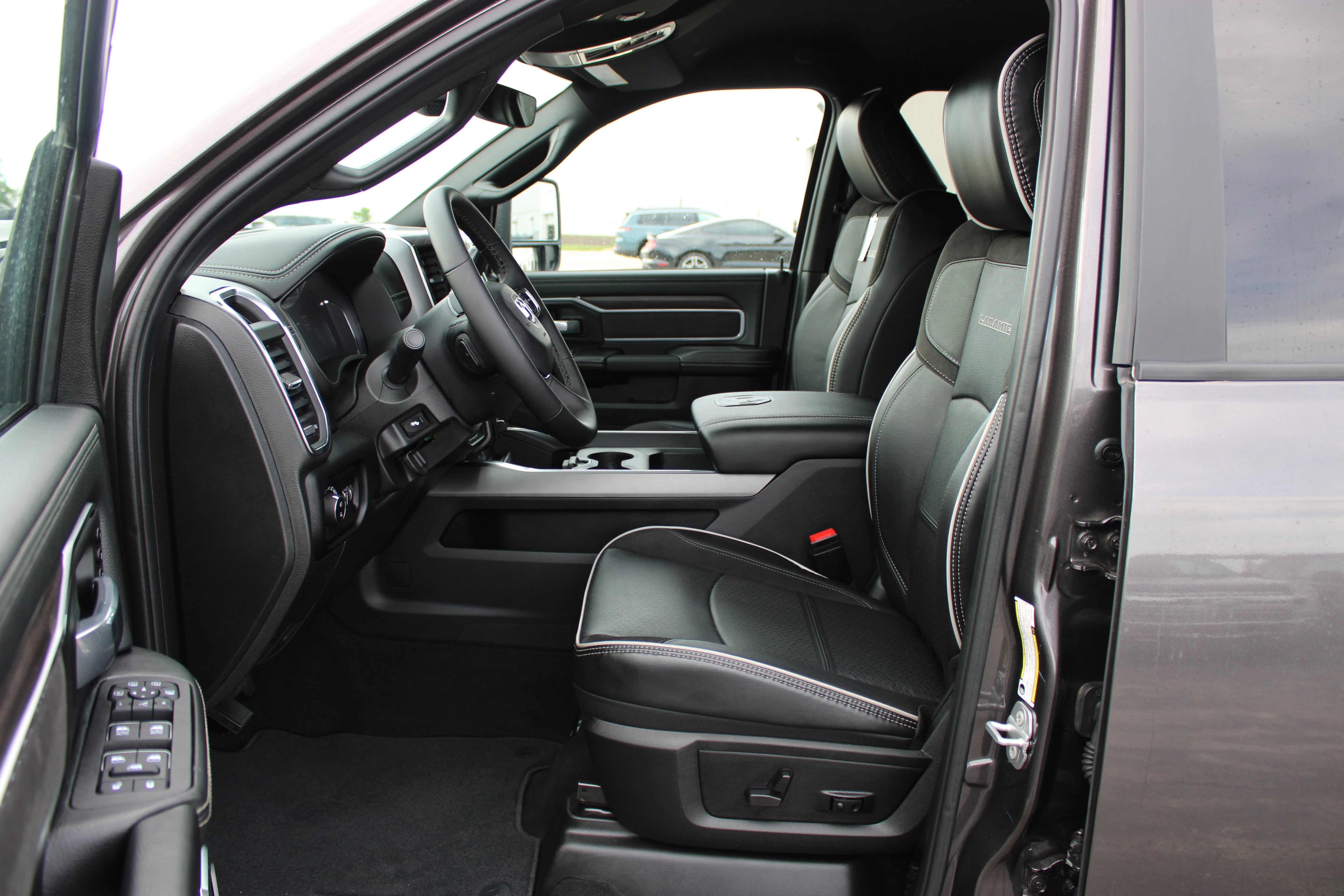 Used 2025 Granite Crystal Metallic Clearcoat Ram Laramie image 18