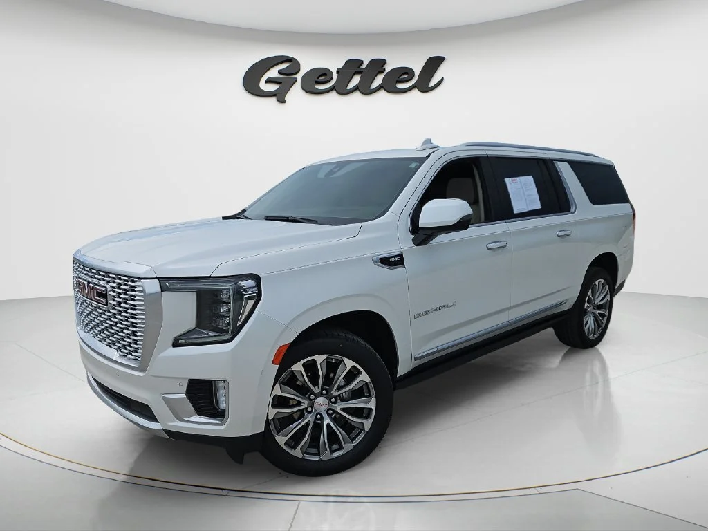 Used 2021 WHITE FROST TRICOAT GMC Denali image 1