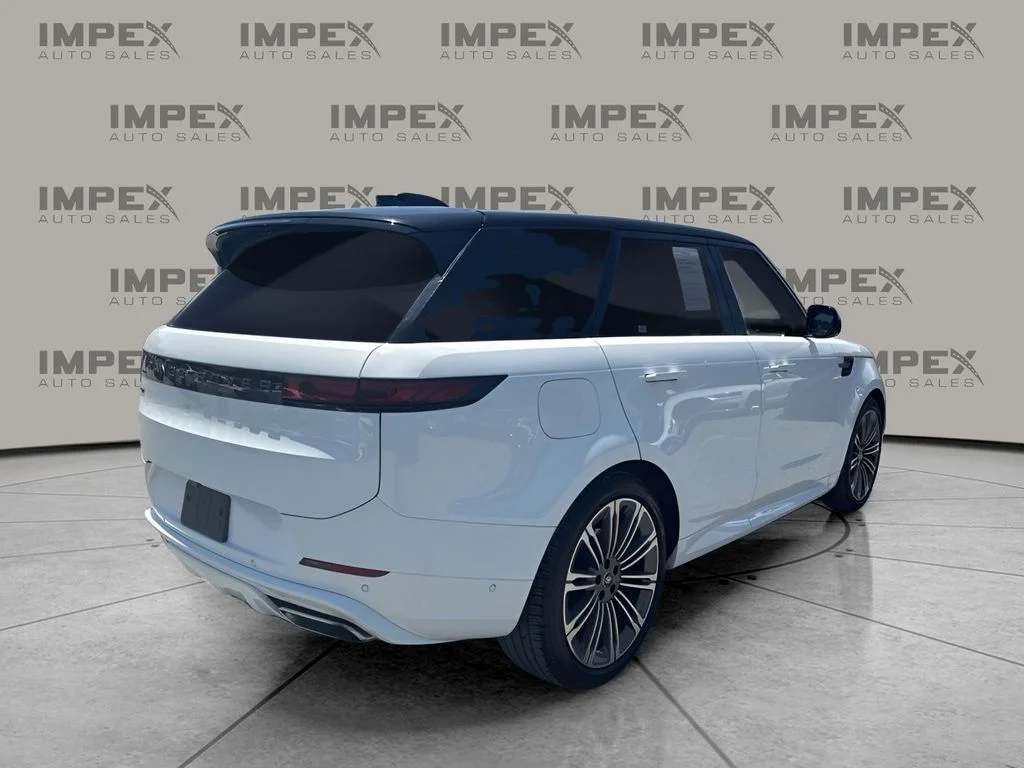 Used 2024 White Land Rover Dynamic SE image 5
