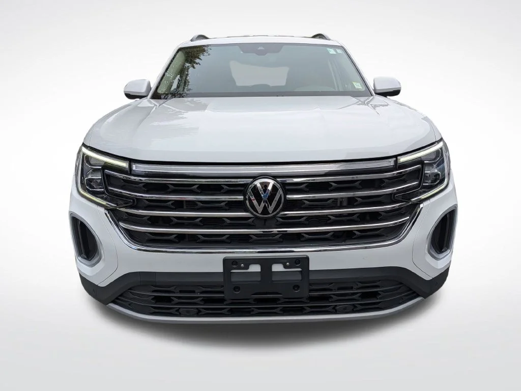 Used 2024 White Volkswagen 2.0T SE w/Technology image 9