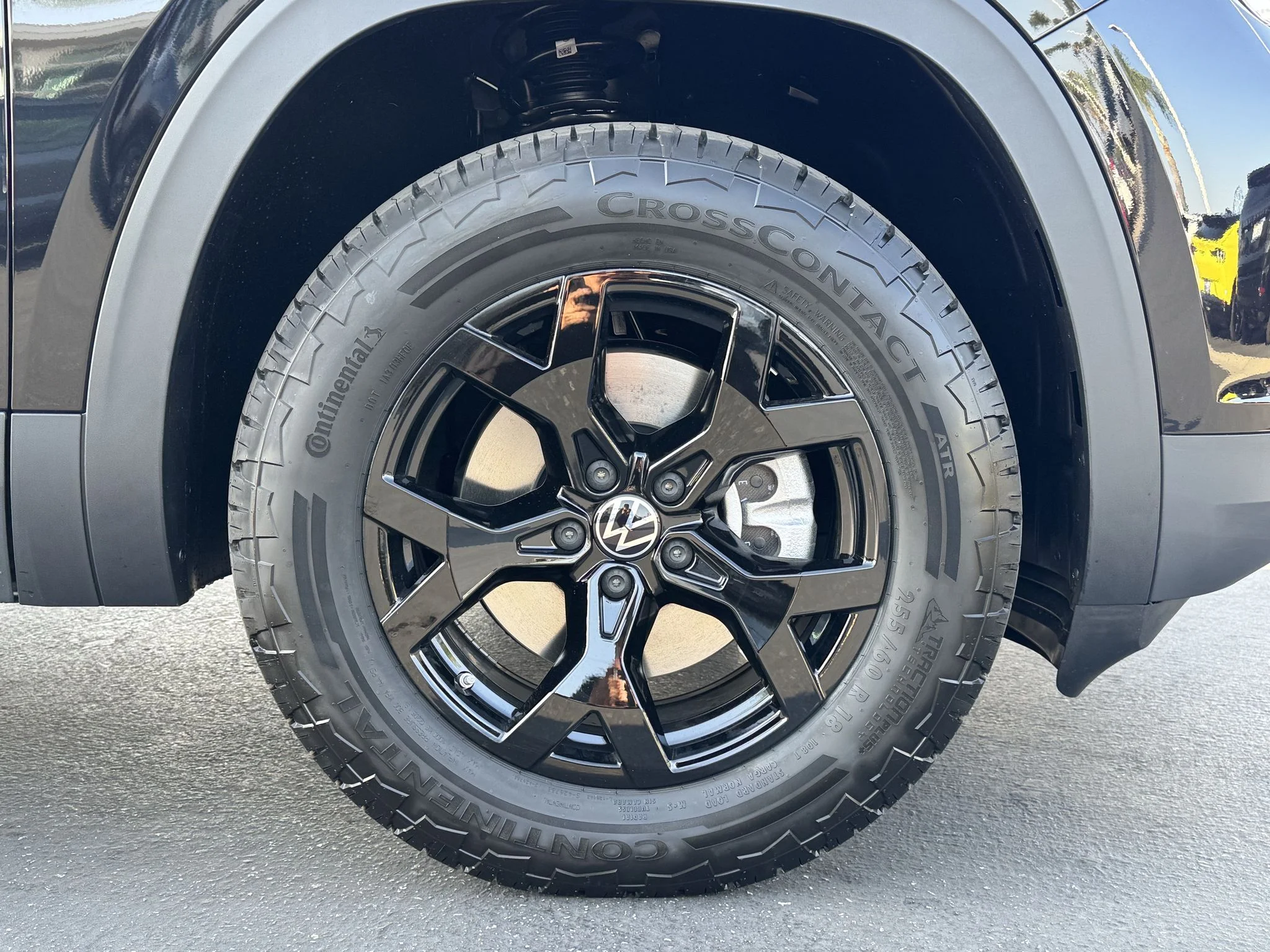 New 2026 Deep Black Pearl Volkswagen 2.0T Peak Edition image 10