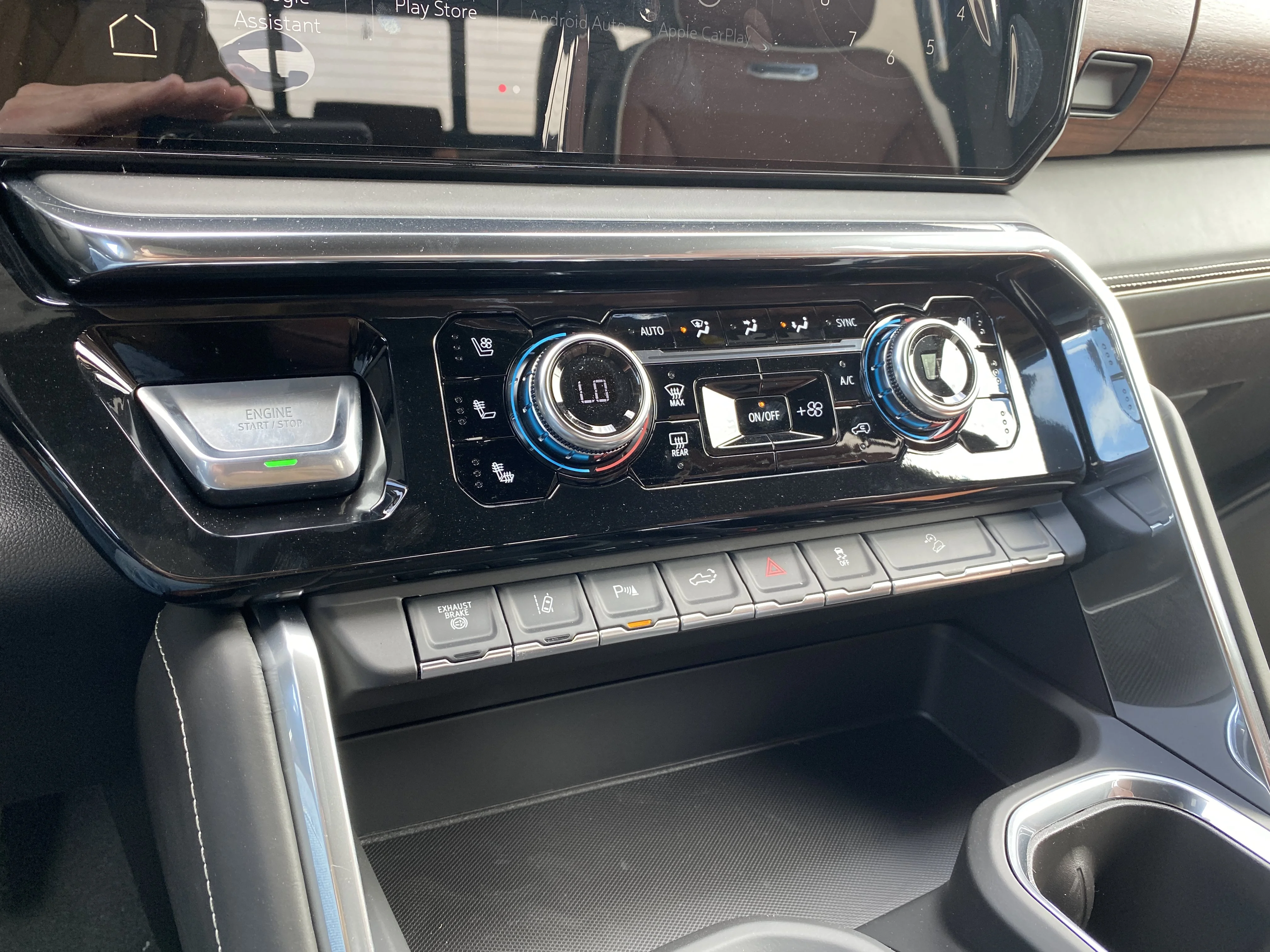 New 2026 GLACIER WHITE TRICOAT GMC Denali Ultimate image 23