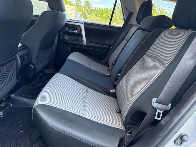 Used 2016 Classic Silver Metallic Toyota SR5 4X4 image 23