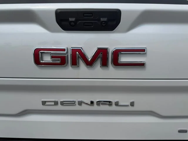 Used 2023 White GMC Denali image 35