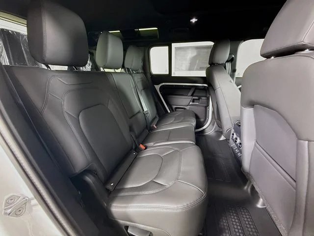 Used 2025 White Land Rover S image 30
