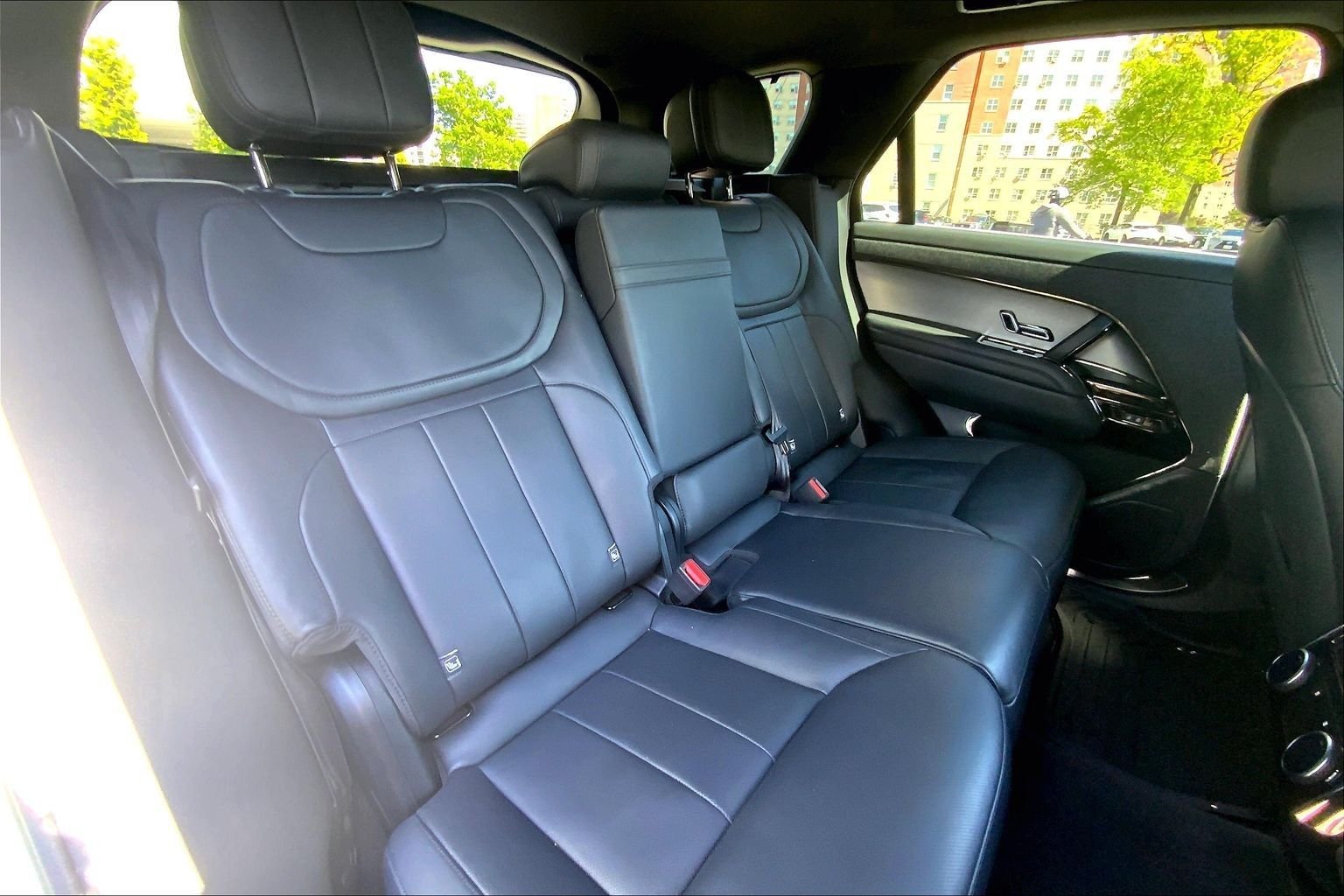 Certified Used 2025 Fuji White Land Rover SE image 19