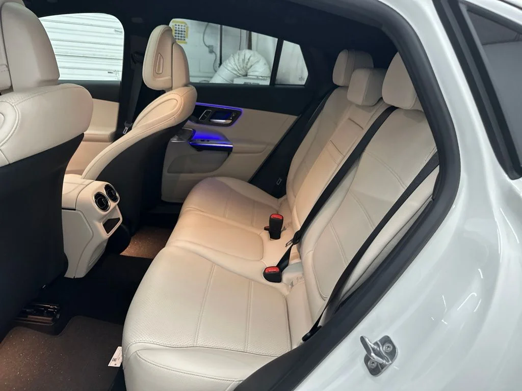 New 2027 White Mercedes-Benz GLC 300 image 23