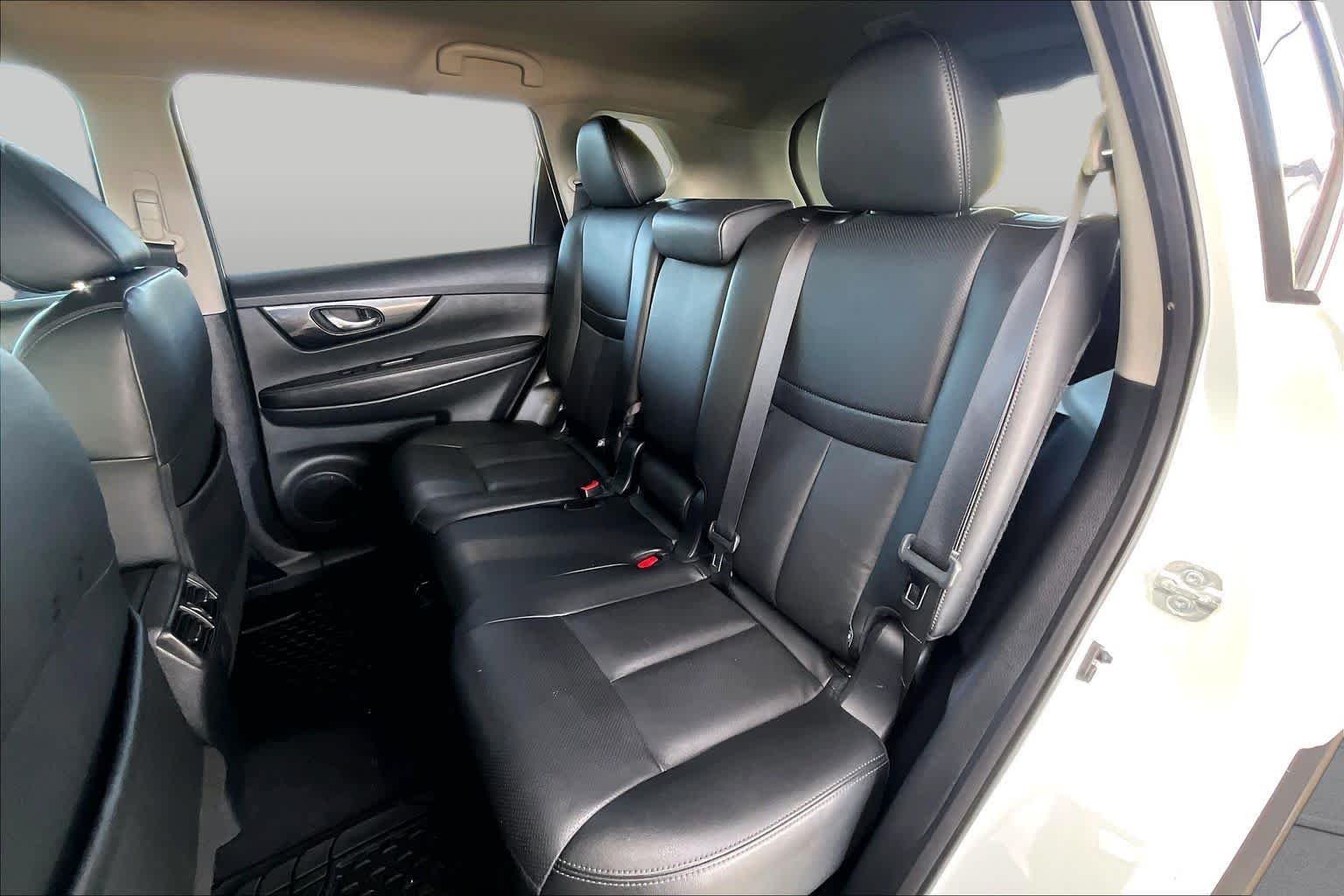 Used 2019 Pearl White Tricoat Nissan SL image 19