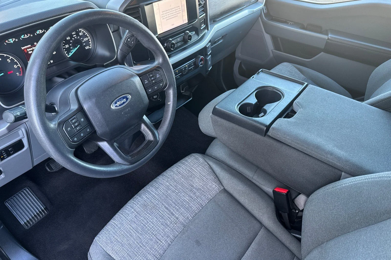 Used 2023 Oxford White Ford XLT image 3