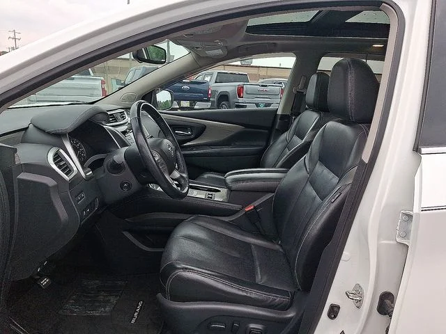 Used 2018 White Nissan Platinum image 13
