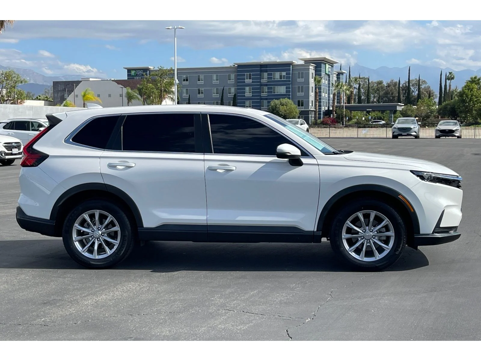 Used 2024 Platinum White Pearl Honda EX image 7