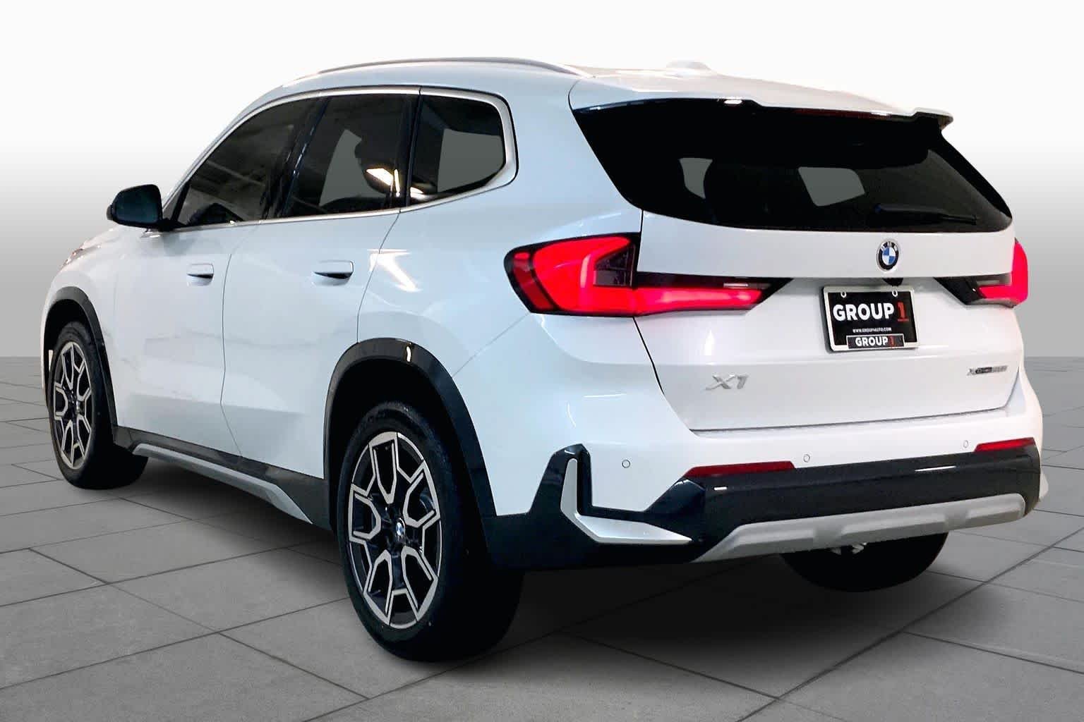 New 2026 Mineral White Metallic BMW xDrive28i image 12