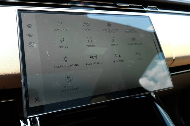 New 2026 Fuji White Land Rover SE image 38