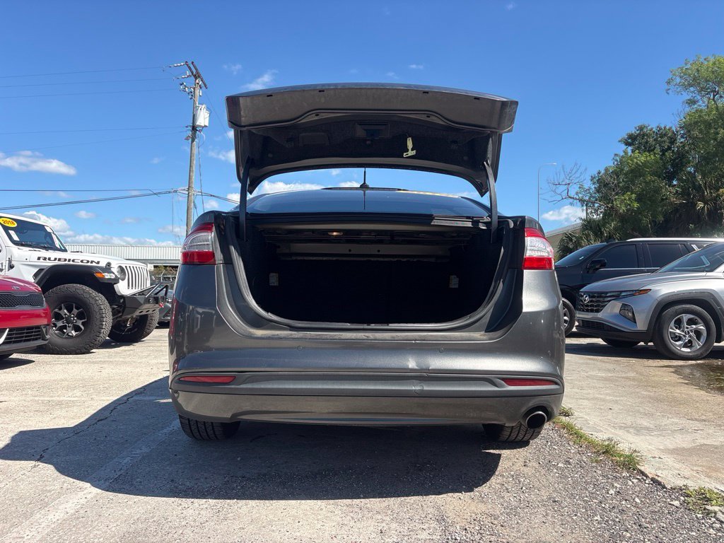2015 Ford Fusion SE - Photo 16