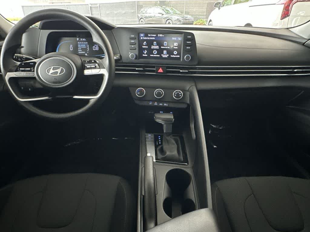 Used 2025 Ecotronic Gray Hyundai SE image 25