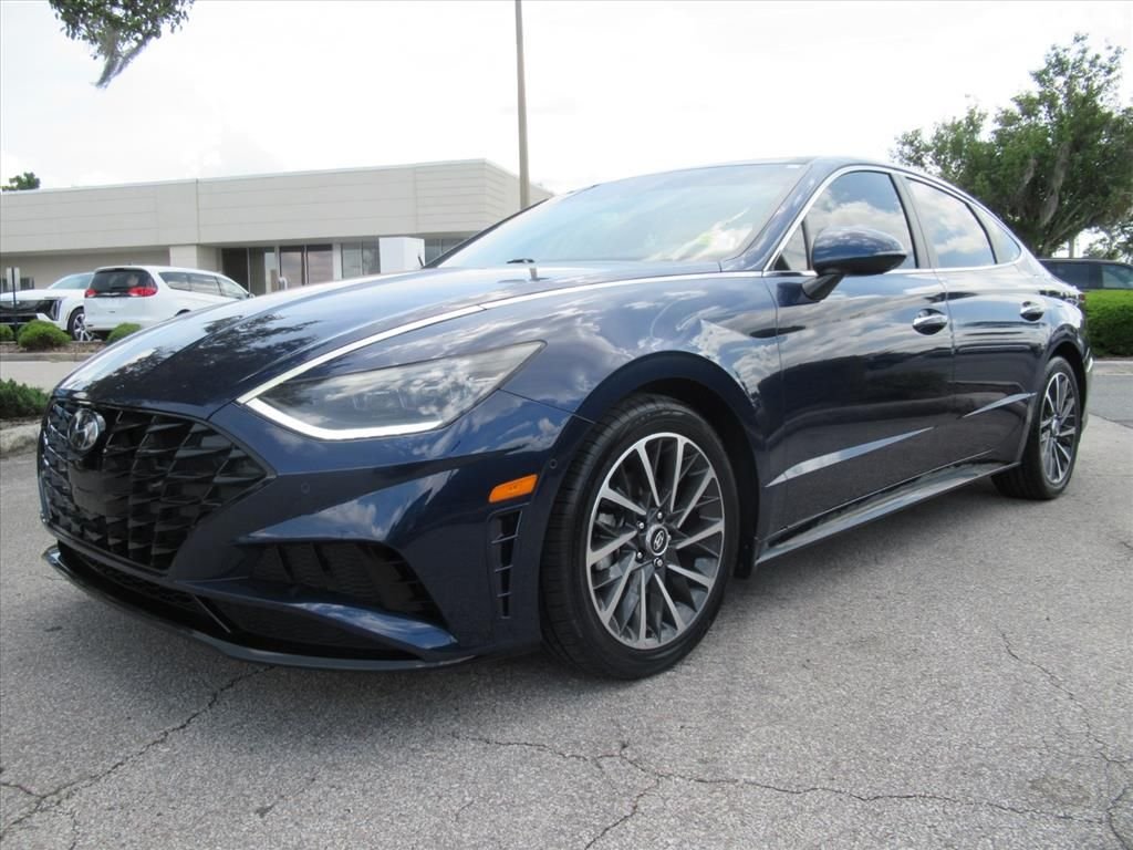 Used 2021 Blue Hyundai Limited image 3