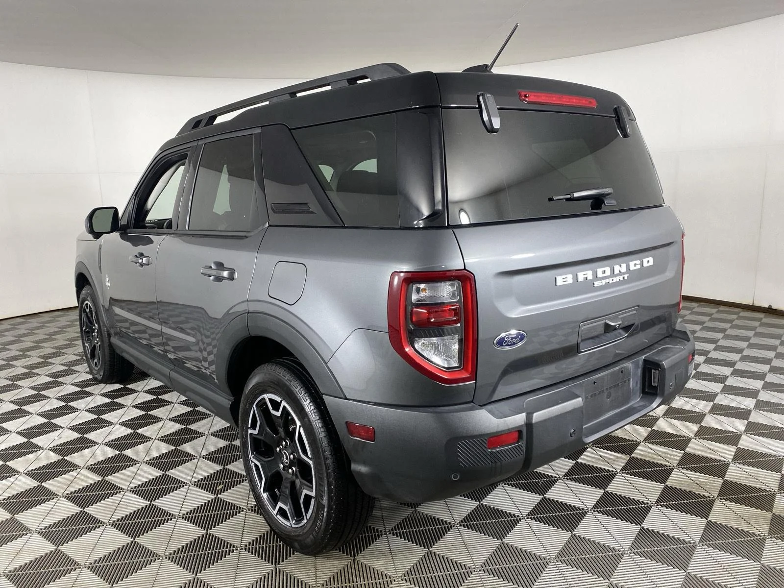 Used 2025 Carbonized Gray Ford Outer Banks image 8