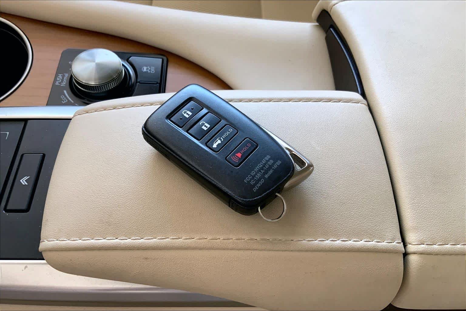 Used 2020 Eminent White Pearl Lexus  image 15