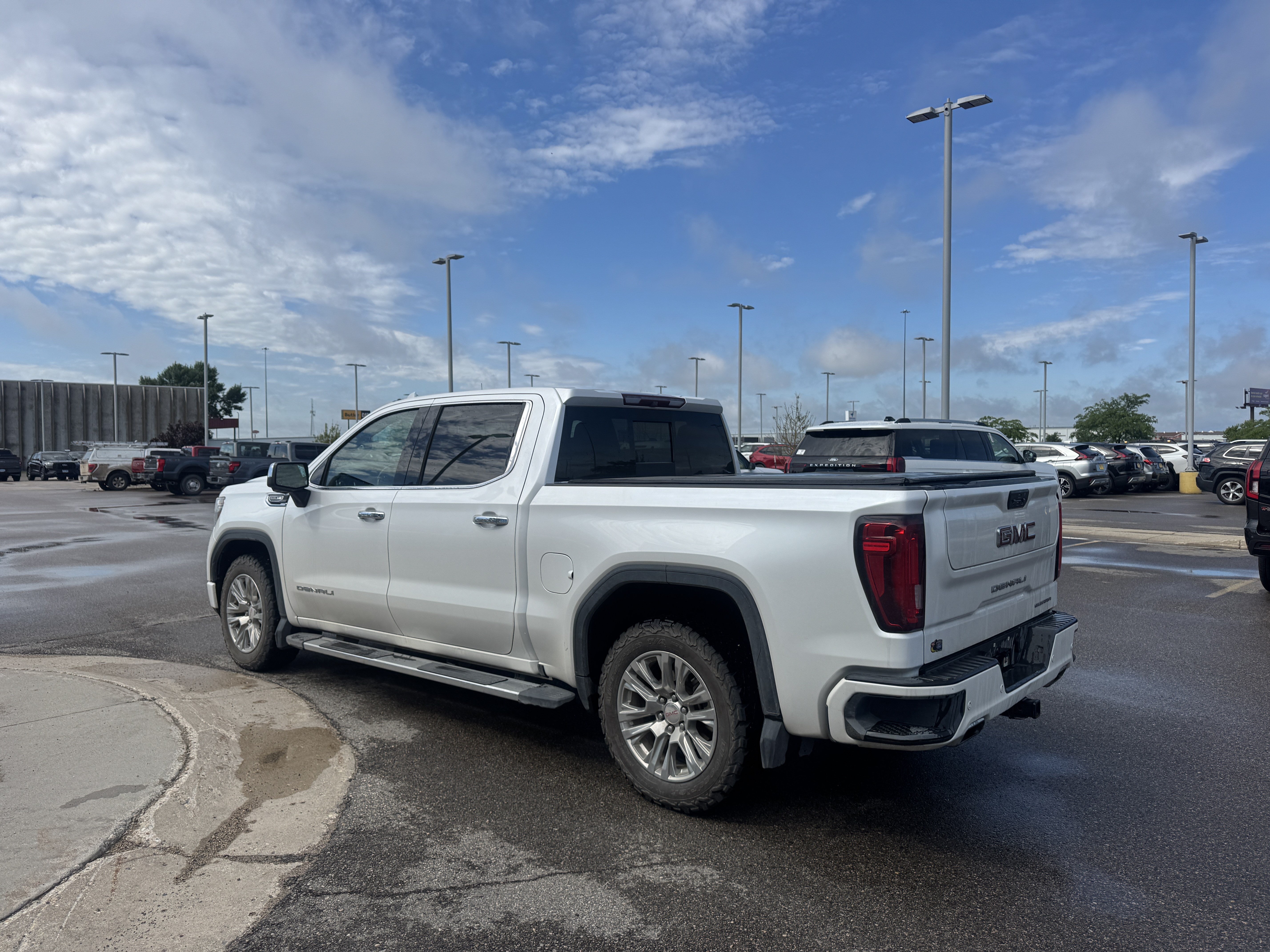 Used 2019 White Frost Tricoat GMC Denali image 3