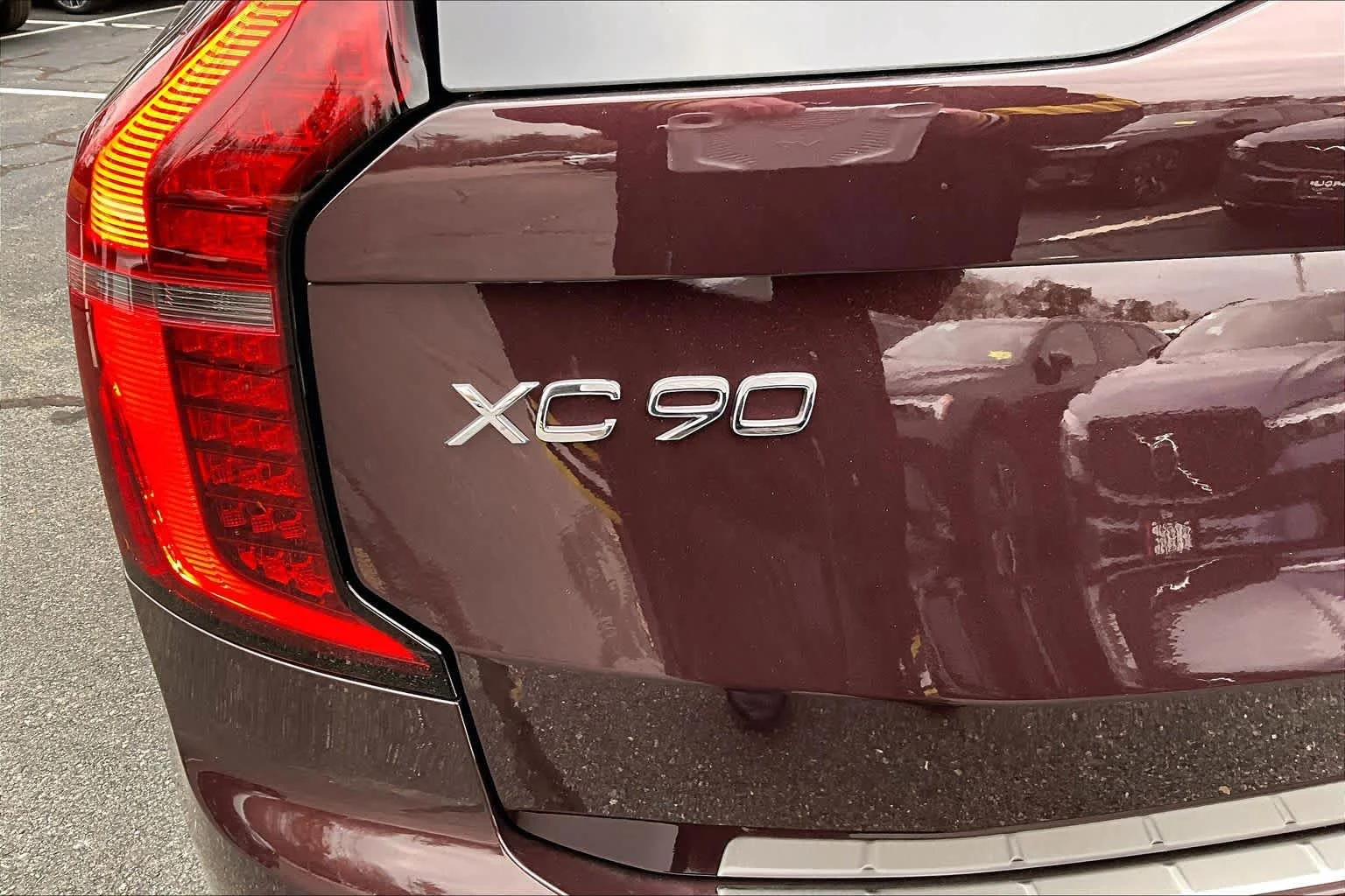 New 2026 MULBERRY RED Volvo Ultra Dark Theme image 6