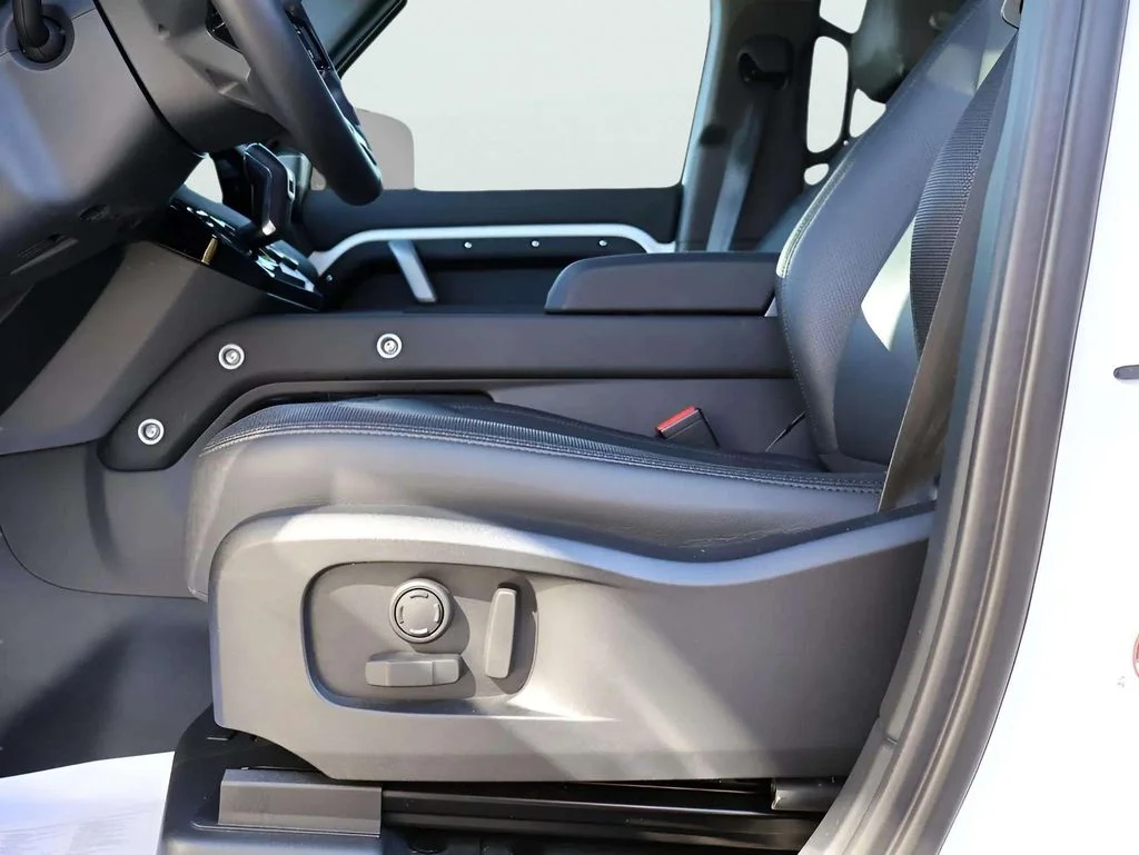 2024 Land Rover Defender X-Dynamic SE - Photo 14