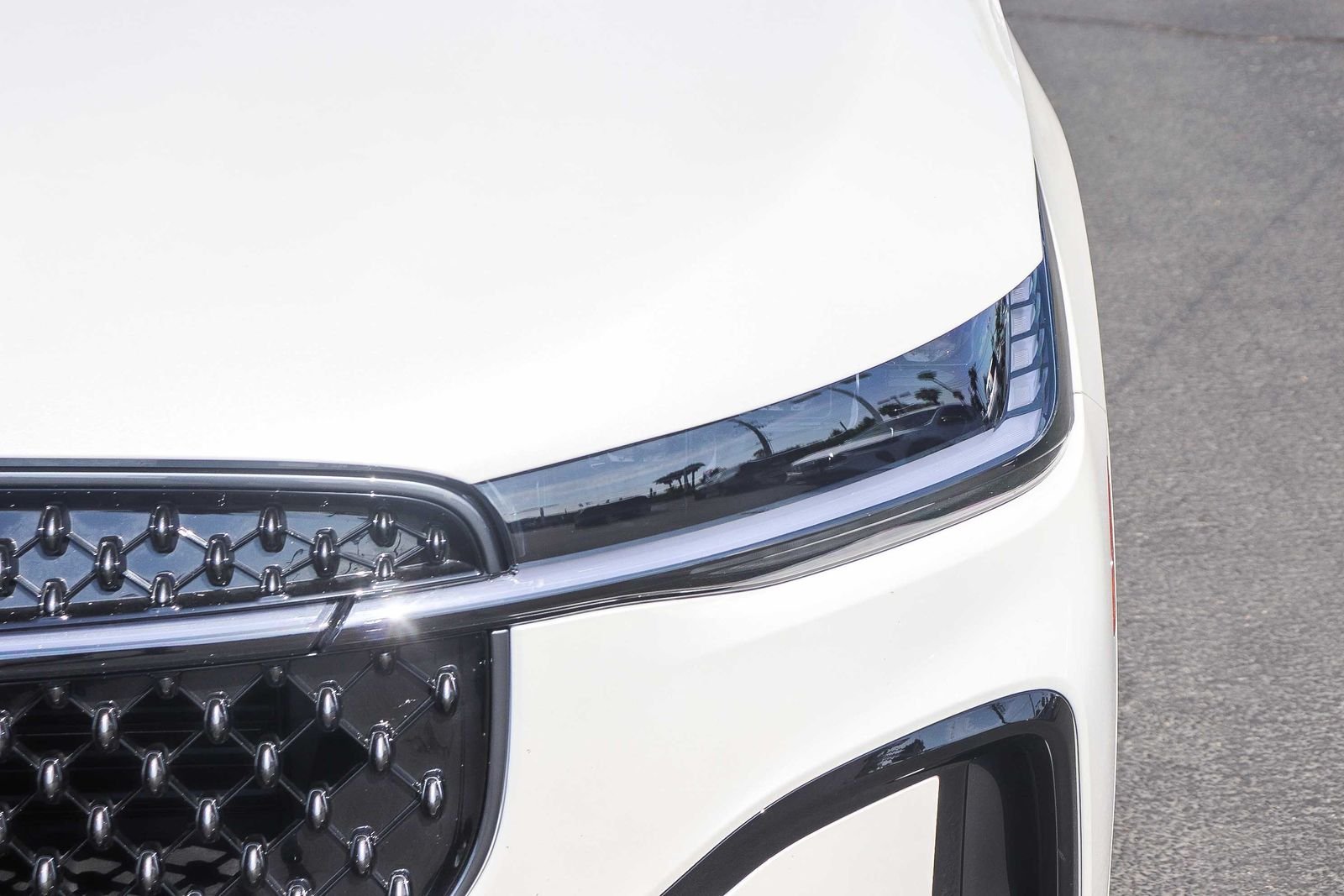 Used 2024 White Platinum Clearcoat Metallic Lincoln Black Label image 10