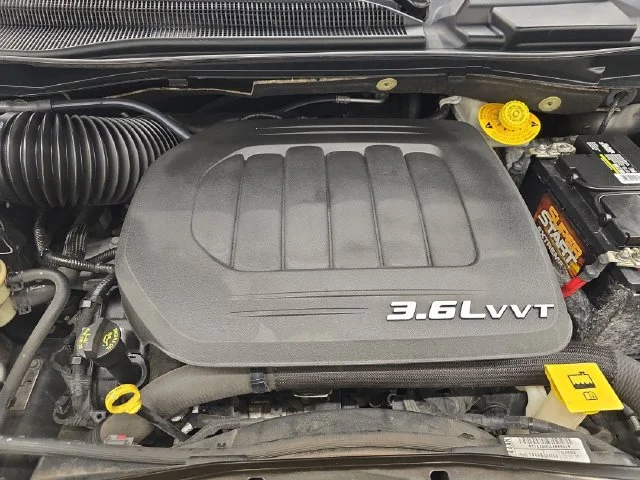Used 2016 Granite Crystal Clearcoat Metallic Dodge R/T image 36
