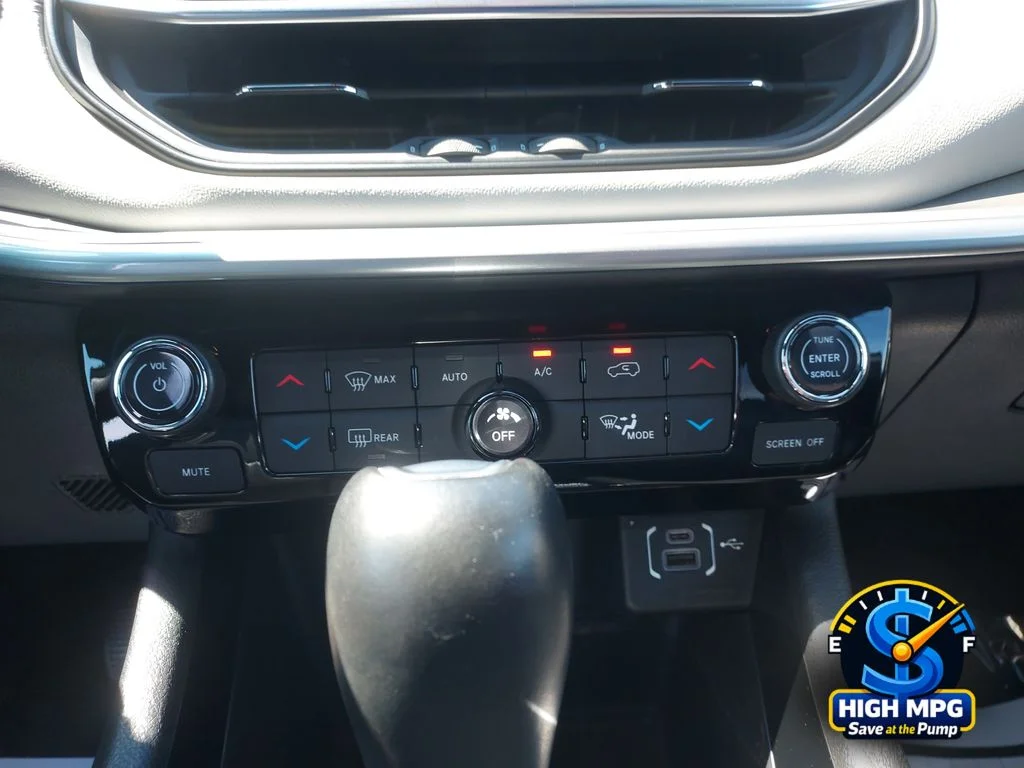 Used 2025 Silver Jeep Limited image 17