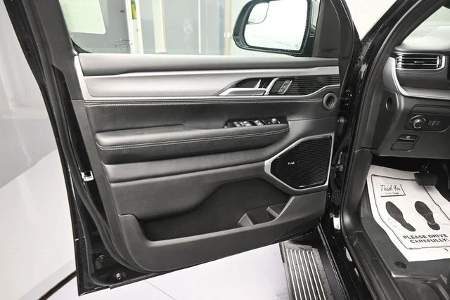 New 2026 High Gloss Black Exterior Paint Jeep Limited Reserve image 20