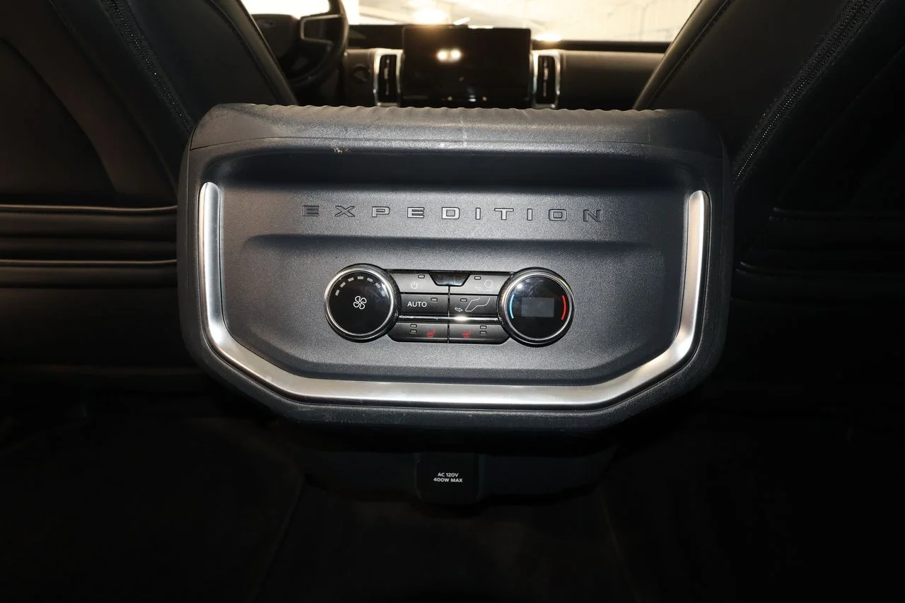 Used 2025 Silver Ford Platinum image 31
