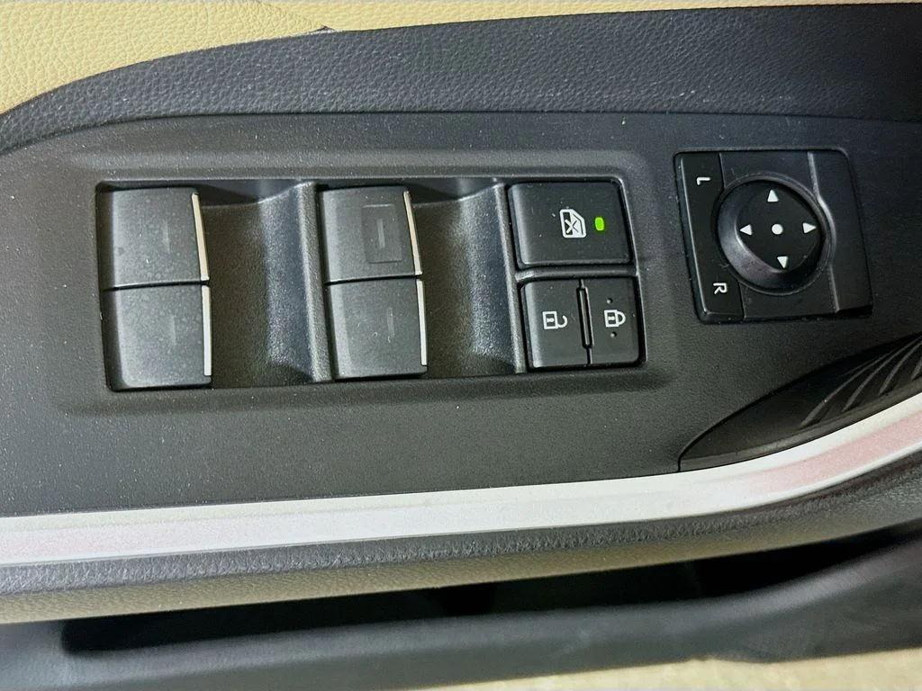 Certified Used 2022 White Toyota Hybrid XLE image 19