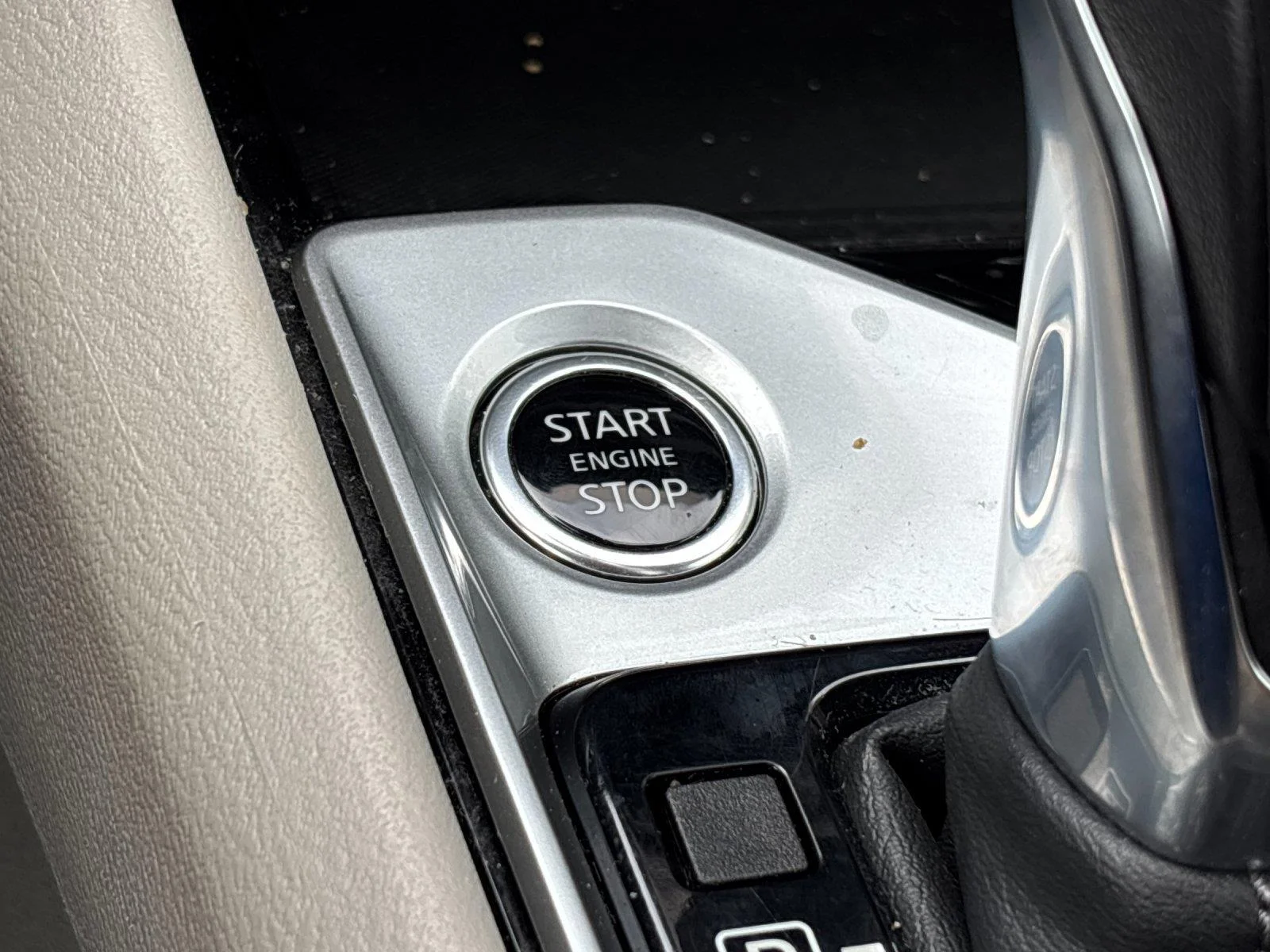 Used 2022 Pearl White Tricoat Nissan 2.5 SV image 22