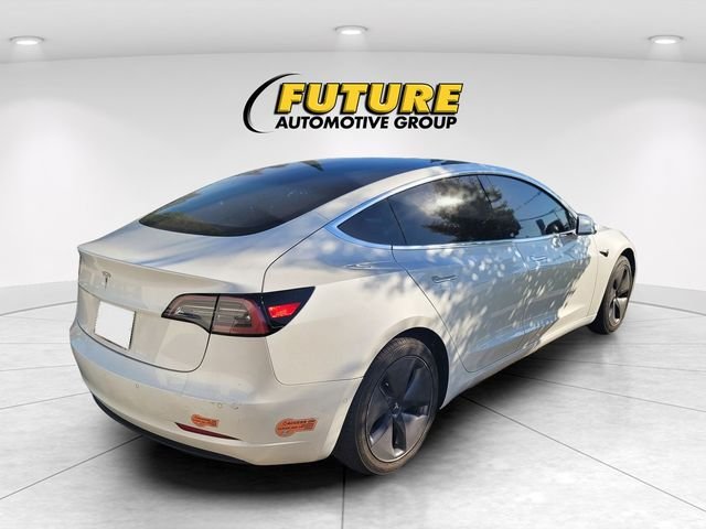 Used 2020  Tesla  image 3