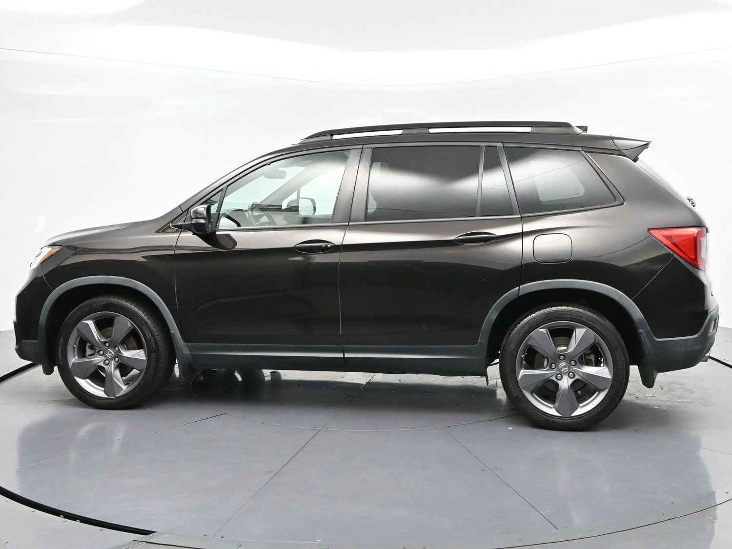 Used 2020 Black Copper Pearl Honda Touring image 4