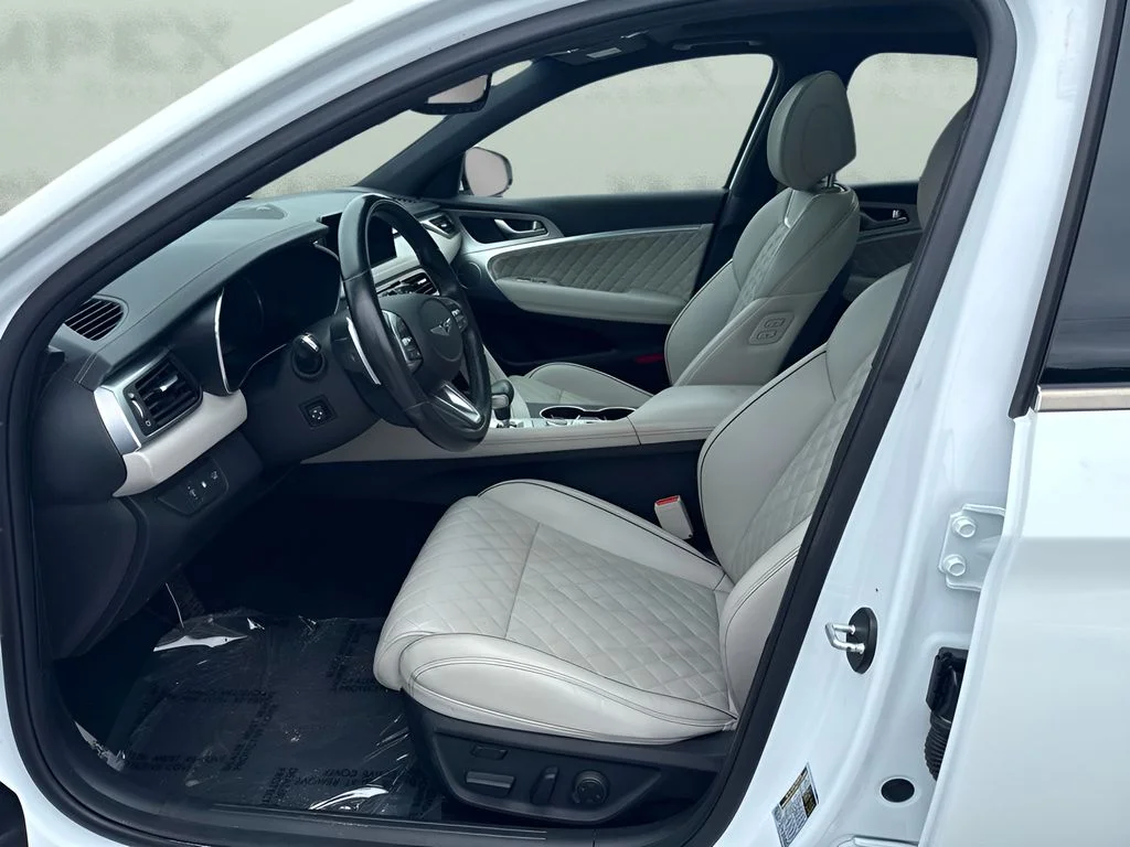 Used 2023 White Genesis 3.3T image 5
