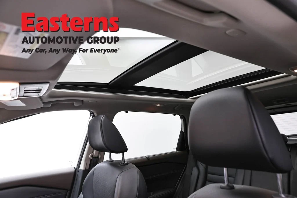 Used 2023 White Nissan SV image 34