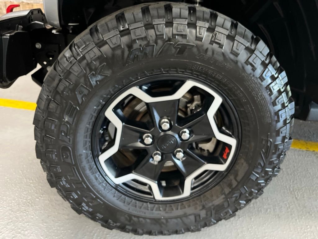 Used 2022 Silver Jeep Rubicon image 5