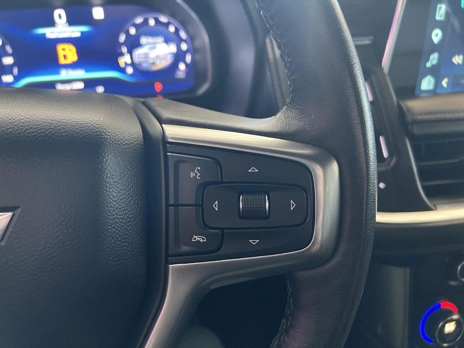 Used 2022 Summit White Chevrolet Z71 image 24