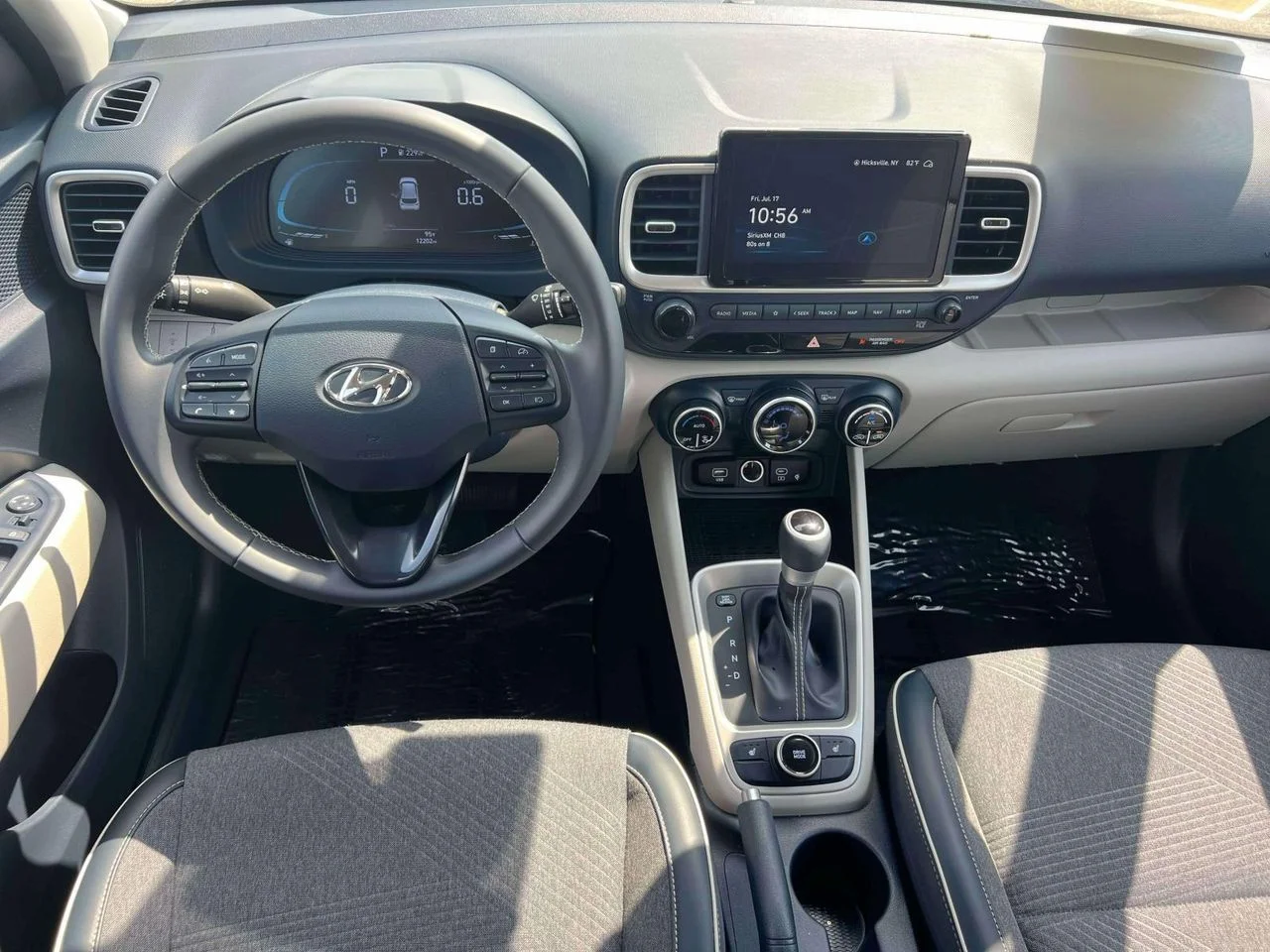Used 2023 Denim w/White Roof Hyundai Limited image 14