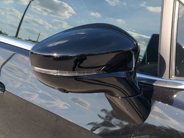 New 2026 Diamond Black Crystal Pearl-Coat Exterior Paint Chrysler Limited image 12