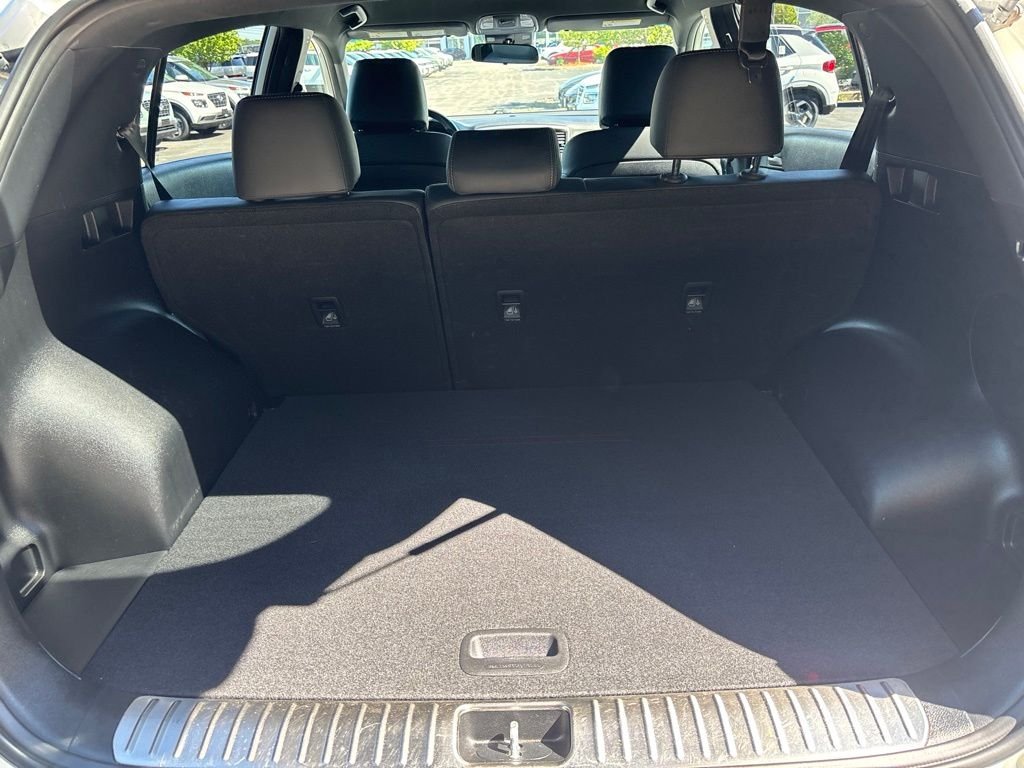 Used 2020 White Kia S image 14