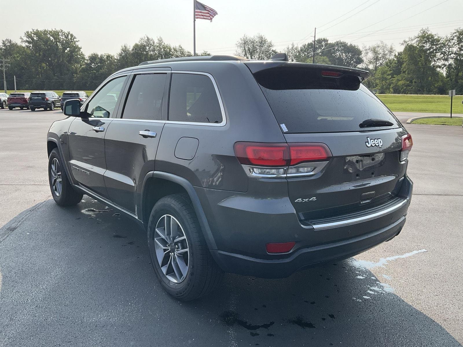 Used 2020 Diamond Black Crystal Pearlcoat Jeep Limited image 29