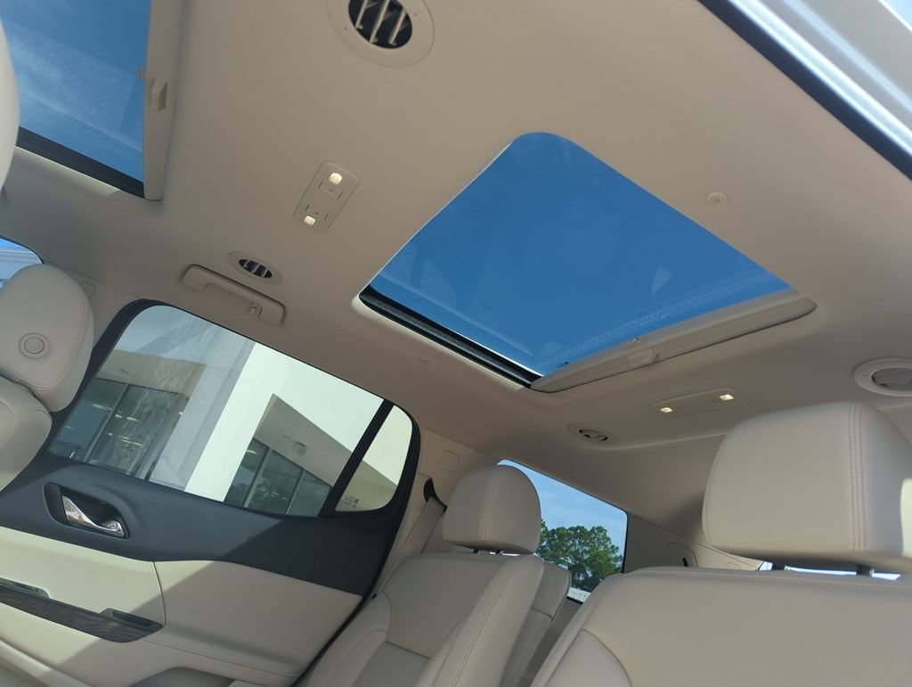 Used 2021 White GMC Denali image 32