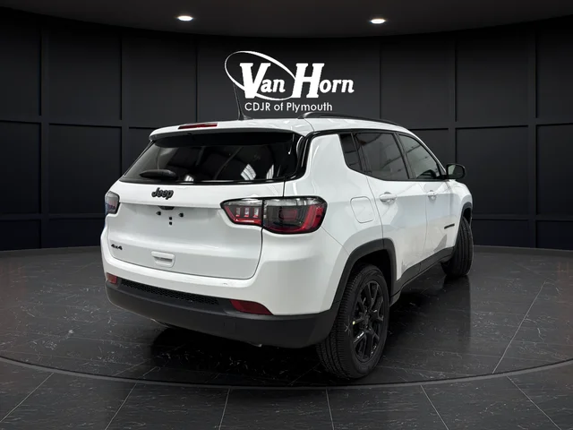 New 2026 Bright White Clear-Coat Exterior Paint Jeep Latitude image 7