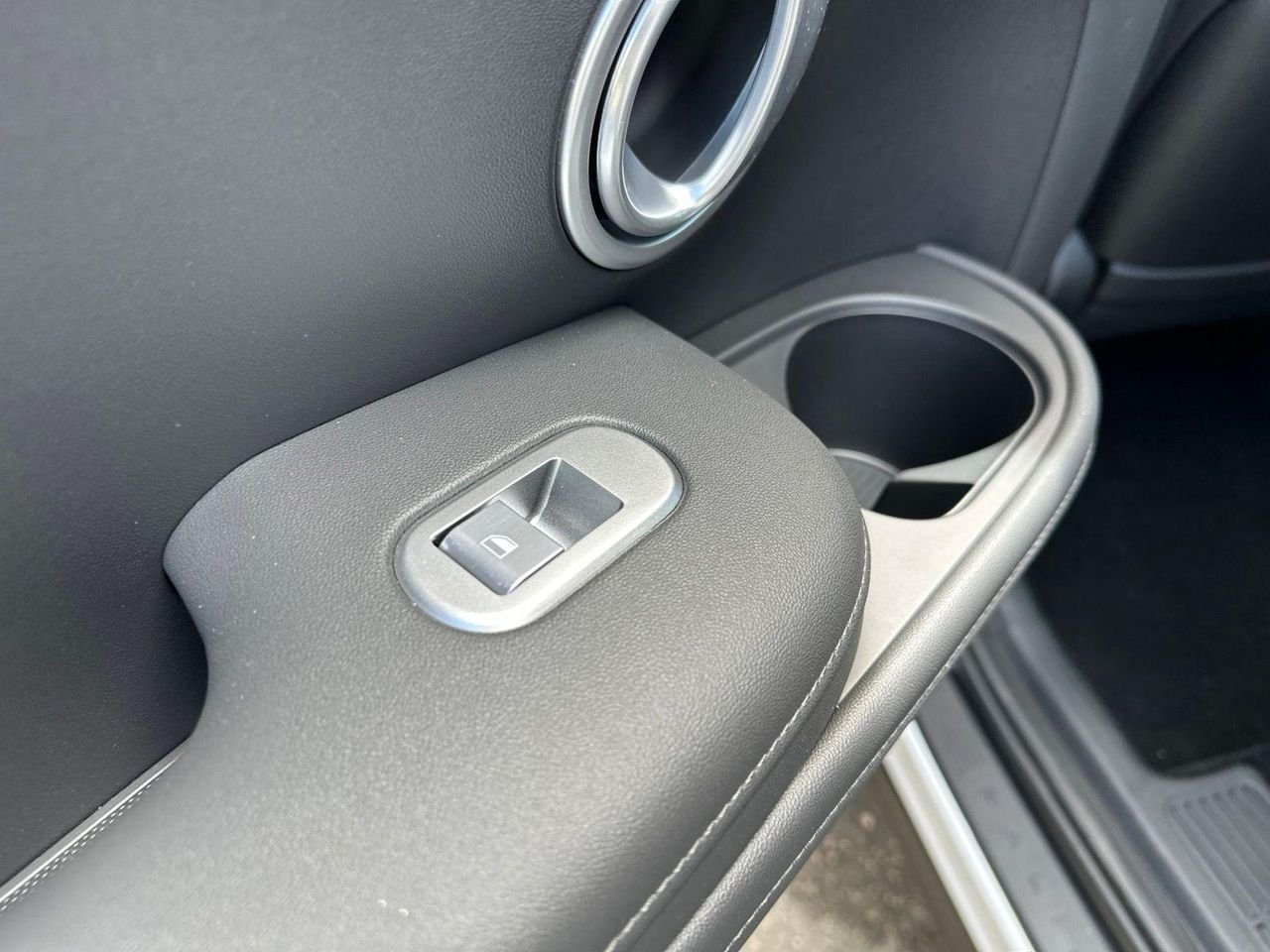 New 2026 White Hyundai SEL Premium AWD image 24